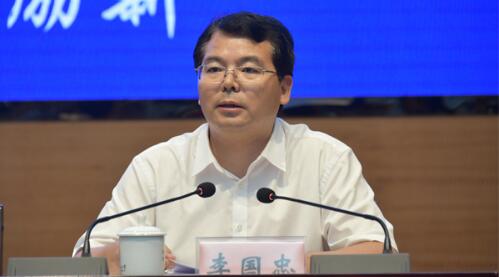 李國忠簡歷：廣西大學(xué)黨委書記李國忠，曾任廣西科技廳廳長，桂林理工大學(xué)黨委書記，桂林市委常委、組織部部長