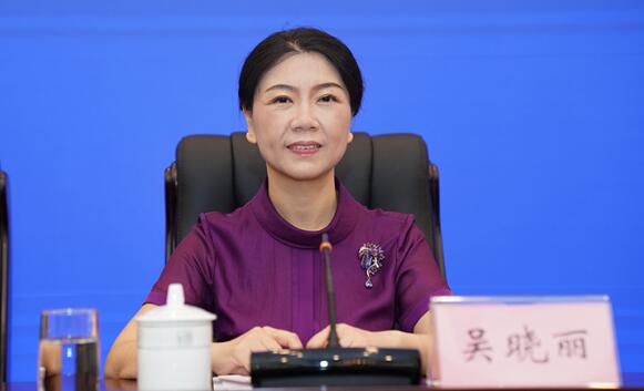 吳曉麗簡歷：來賓市政協主席吳曉麗，曾任廣西廣播電視局副局長、婦聯副主席，來賓市委副書記