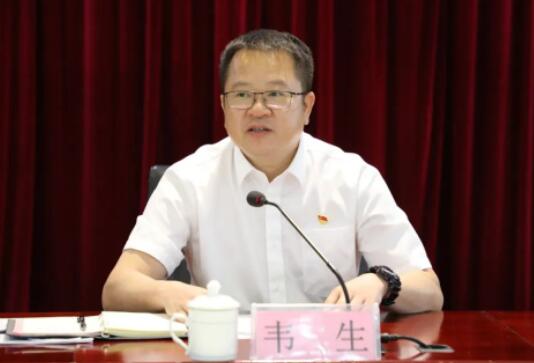 韋生簡歷：百色城市建設投資發展集團董事長韋生，曾任百投集團、百發集團董事長，西林縣委副書記
