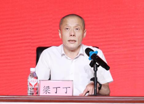 梁丁丁簡歷：桂林信息科技學(xué)院校長梁丁丁，曾任賀州學(xué)院黨委書記、桂林電子科技大學(xué)黨委副書記、北海副市長
